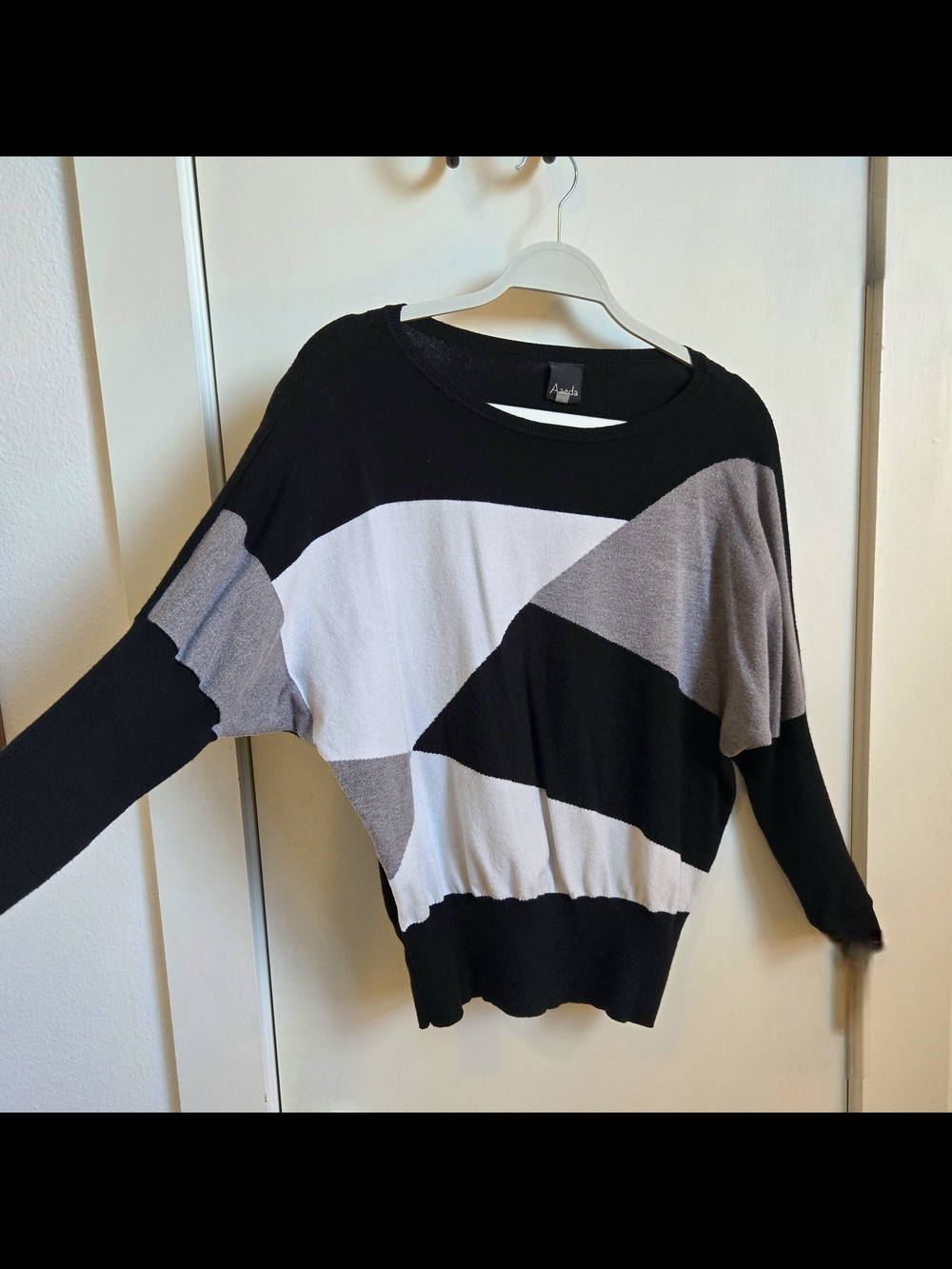 Aaeda Graphic Geometric Crewneck Colorblock Batwing Sweater Black Grey White